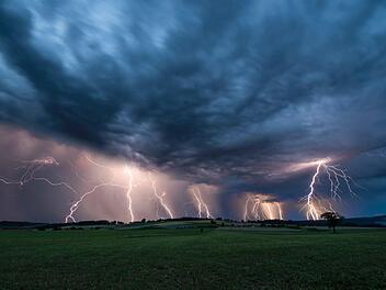 Gewitter und Starkregen in Franken (Symbolbild)