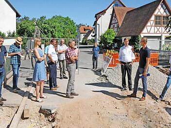 Bei der Besichtigung der Baustelle Nepomukbrücke in Dormitz  Foto: Karl Heinz Wirth