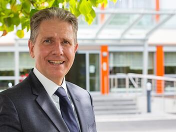 Professor Christoph Reichel ist Ärztlicher Direktor des Reha-Zentrums Bad Brückenau Klinik Hartwald. Ein deutschlandweit bislang einzigartiges Reha-Angebot bietet dort Menschen mit Erkrankungen des Magen-Darm-Trakts und der Psyche Hilfe. Foto: Isabella Nadobny