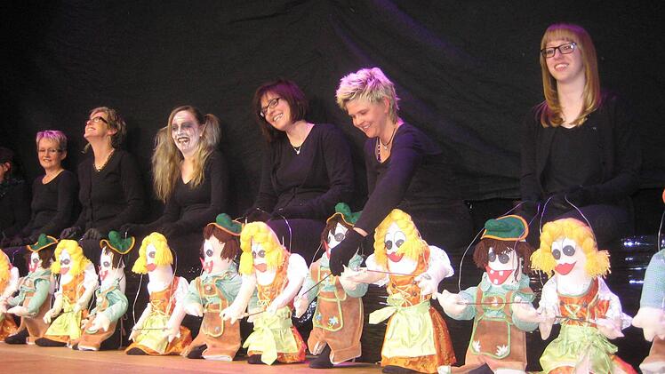 Am Ende ihrer Puppenshow von den "Nochbern" wusste man, wer beteiligt war.