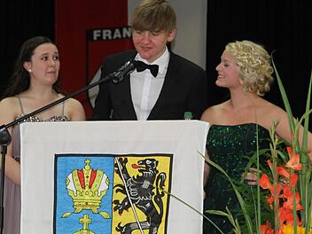 Jacqueline Vojer, Maximilian Springer und Helena Wirth (v.l.) ließen die vergangenen Schuljahre am Meranier-Gymnasium Revue passieren. Fotos: Gerda Völk