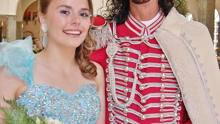 Quellenkönigin Victoria Brath (20) und ihr Fürst Ferenc II. Rakoczy alias Timo Baier Foto: Sigismund von Dobschütz