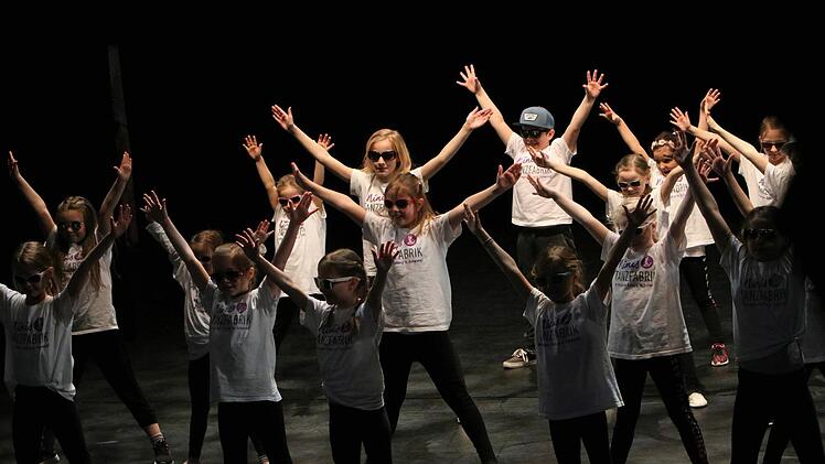 Schüler aus Ninis Tanzfabrik bei der Matinee "Jugend spielt für Jugend" im Landestheater Coburg.Foto: Jochen Berger