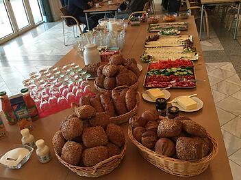Mit einem gesunden Fr&uuml;hst&uuml;ck im Kursaal von Bad Bocklet startete der Gesundheitstag.  Foto: Thomas Beck