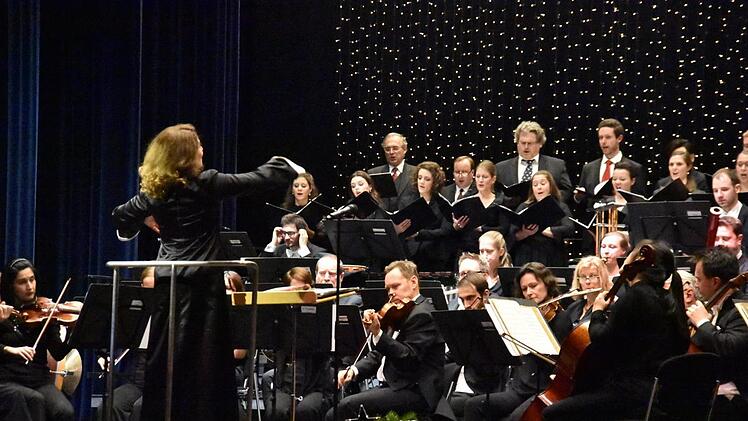 Ljubka Biagioni zu Guttenberg dirigierte die Hofer Symphoniker und das Vokalwerk Nürnberg.Uschi Prawitz