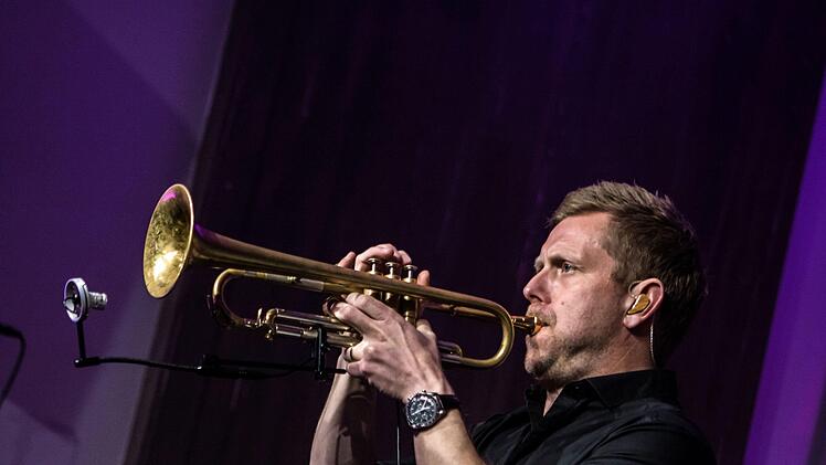 Umjubeltes Gast-Spiel: Nils Wülker begeisterte mit seiner Band bei "Leise am Markt" in Coburg.Foto: Jochen Berger