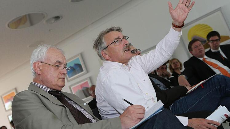 Diskutierten und notierten mit: die Stadträte Dieter Weinsheimer (FW/BR) und Heinz Kuntke (SPD) , von links.