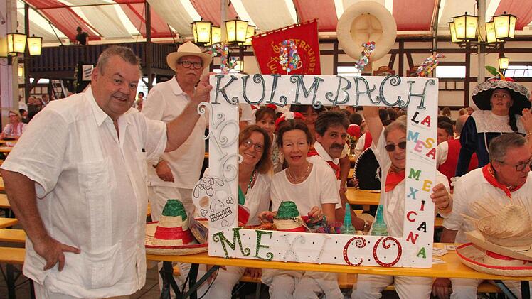 Impressionen vom Festzug der Fanclubs Foto: Sonny Adam