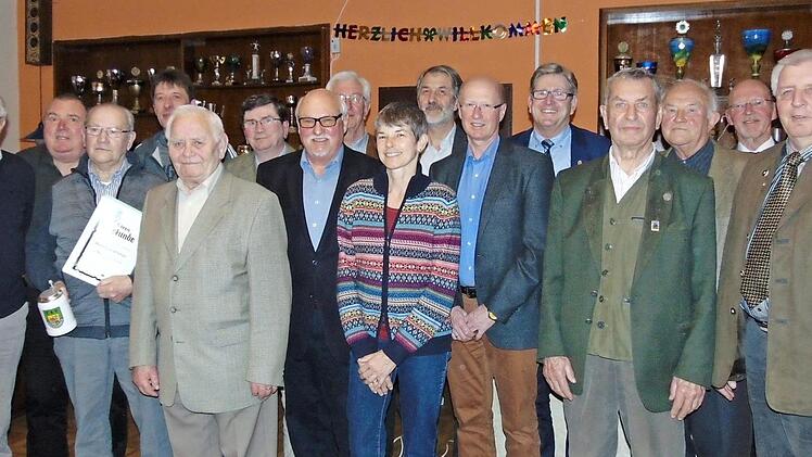 Die geehrten Mitglieder des TSV Neunkirchen  Foto: Petra Malbrich
