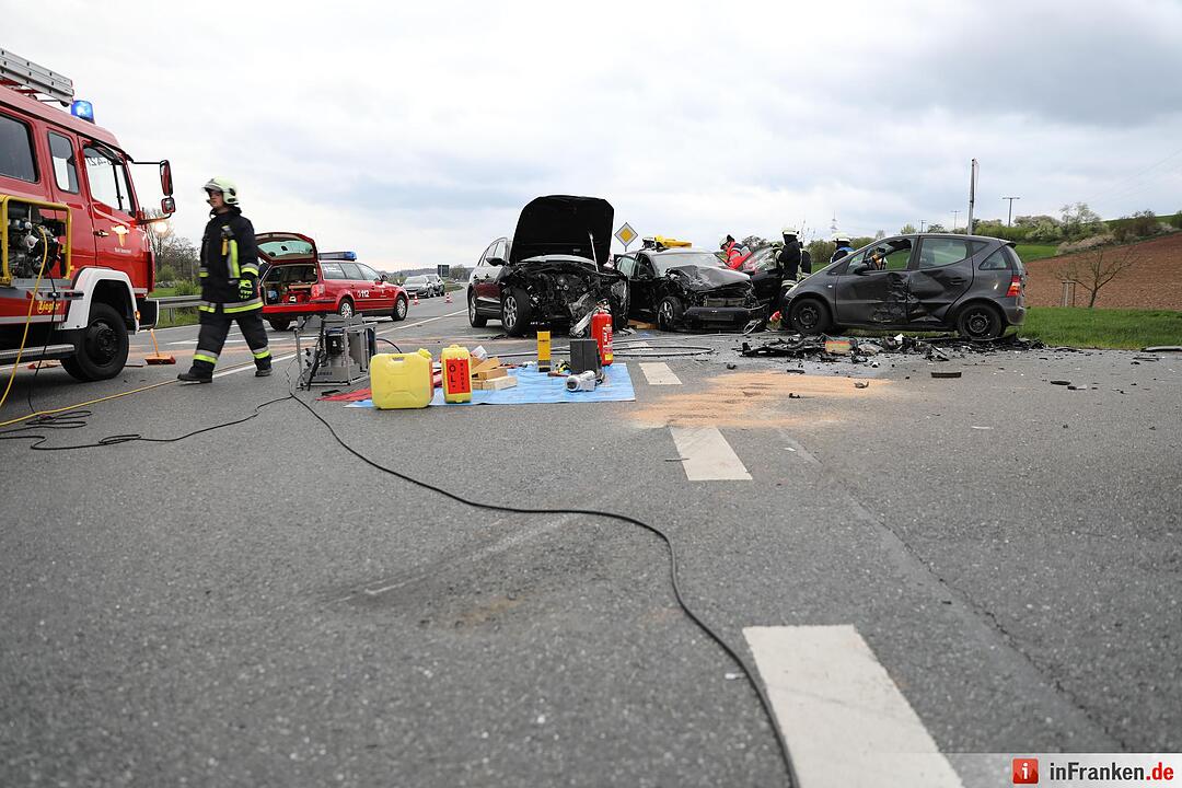Ammerndorf: Zusammenprall zwischen drei  Autos – Frau schwer verletzt