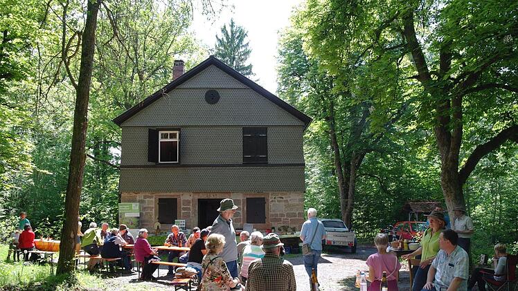 An der Willkommhütte wurden die Gäste vom BN bewirtet. Foto: Stephanie Elm
