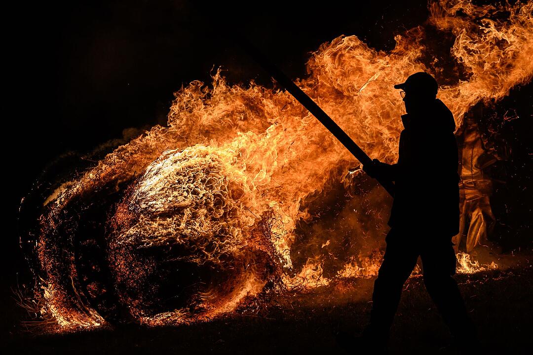 Osterfeuer mit R&auml;derlauf in Hessen