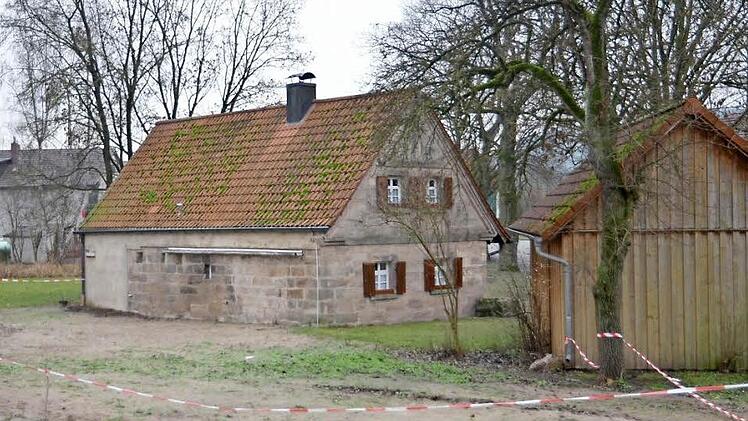 Auf diesem freien Grundstück soll im Rahmen der Lindauer Dorferneuerung die Festscheune für die Dorfgemeinschaft errichtet werden.
