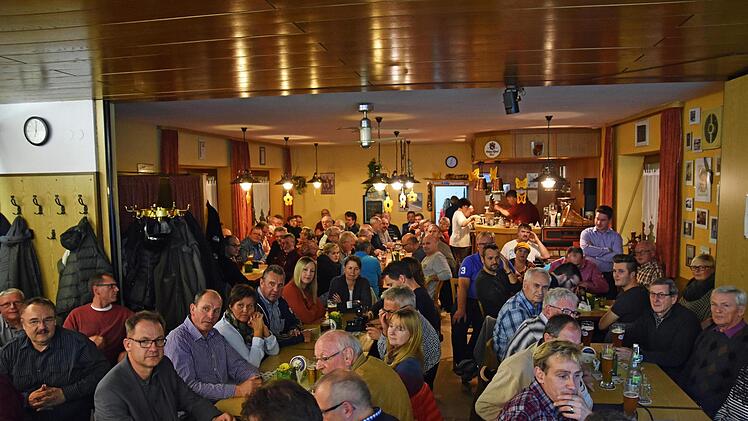 Rund 80 Bürger besuchten die Bürgerversammlung in Prappach.Ulrike Langer