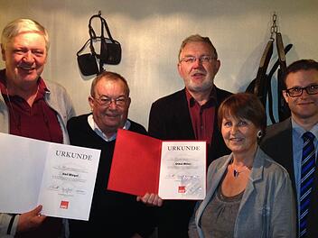 Ehrung langjähriger Mitglieder im SPD-Ortsverein: Karl Wiegel, Hans-Dieter Scherpf, Ottmar Miller, Ursula Müller-Ahammer und Norbert Schaub (von links). Auf dem Bild fehlen Georg Frömmichen, Gudrun Lienert und Eva Maria Sweet. Foto: SPD Hammelburg