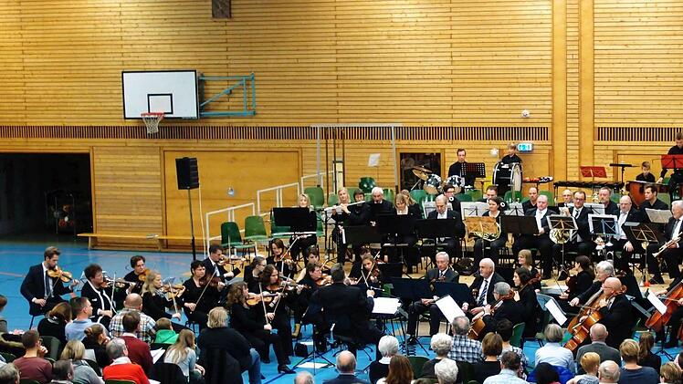 Impresionen vom Sinfoniekonzert in der Franz Goebel Halle Rödental mit dem Jugendorchester Rödental und dem Orchester der Musikfreunde NeustadtFoto: Jochen Berger