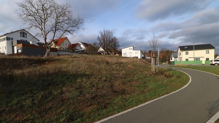 Weil es keinen Bauzwang gab, ist das Forchheimer Baugebiet Am Eselsberg lückenhaft geblieben. Das neue Baulandmodell zielt auf eine wirkungsvollere Bebauung, auch um der Zersiedelung vorzubeugen.  Foto: Josef Hofbauer