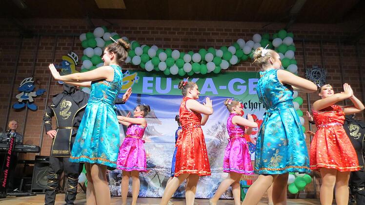 Farbenfroher Höhepunkt des Abends: Die Showtanzgruppe der EU-KA-GEDoris Bauer
