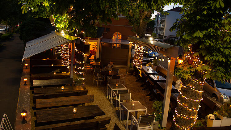 In den Sommermonaten bietet die Neue Schranne zus&auml;tzlich einen gem&uuml;tlichen Biergarten zum Verweilen.