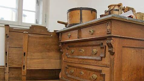 Eine Kommode aus der Gründerzeit