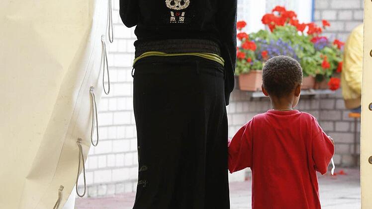 Asyl: Im Erlanger Freibad West wurde ein provisorisches Flüchtlingslager errichtet.