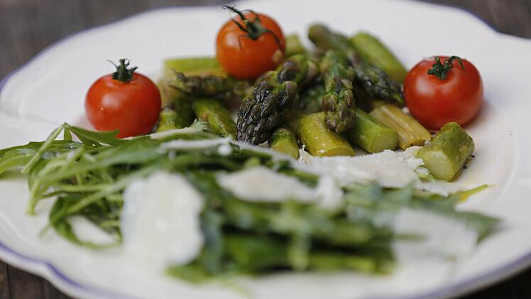 Frisch, frühlingshaft, lecker: das Lieblingsgericht der aktuellen Fränkischen Spargelkönigin Miriam Adel.  Foto: Rene´ Ruprecht