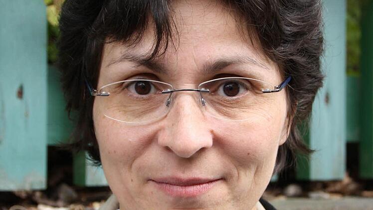 Mindestens zwei Mal am Tag geht Cilene Kubisch die Treppe zwischen Salinen- und Friedrich-List-Straße auf dem Weg zum Kindergarten im Kissori-Lernzentrum. Über die Saale-Zeitung hat sie die Entscheidung des Stadtrates mitverfolgt: "Ich finde es schade, dass die Treppe nicht gemacht wird", kommentiert sie den Beschluss. "Ich verstehe die versicherungsrechtliche Seite, aber die Sperrung bedauere ich trotzdem sehr." Von der Schurzstraße muss sie jetzt einen Umweg von 600 Metern über die Pfalzstr...