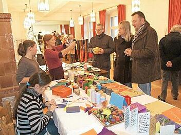 In Bischofsheim verwandelt sich das Rentamt wieder in einen stimmungsvollen Adventsmarkt. Foto: Archiv/Marion Eckert