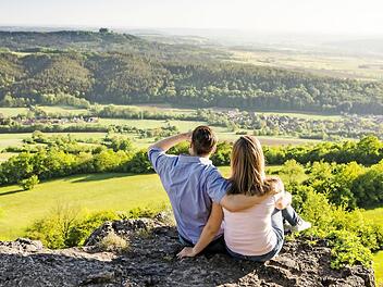 Blick vom Staffelberg - beliebtes Ausflugsziel bei Tages- und &Uuml;bernachtungsg&auml;sten der Tourismusregion Obermain-Jura.  Foto: Linda B&ouml;se