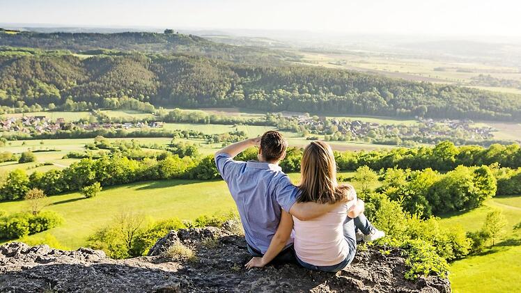 Blick vom Staffelberg - beliebtes Ausflugsziel bei Tages- und &Uuml;bernachtungsg&auml;sten der Tourismusregion Obermain-Jura.  Foto: Linda B&ouml;se