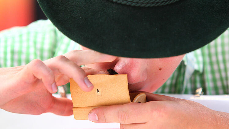 Erlbach: Deutsche Schnupfmeisterschaft findet heute statt - welche Nase gewinnt?