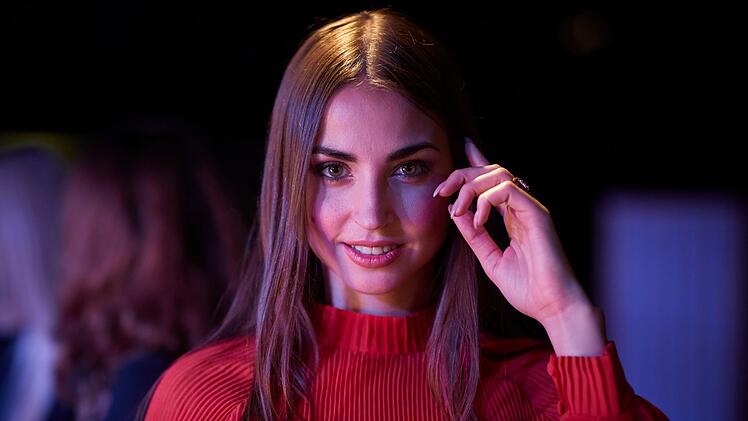 Ekaterina Leonova lie&szlig; sich ihr Muttermal an der rechten Wange entfernen.