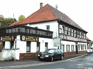 Das Gasthaus Goldener Löwe war früher ein Mittelpunkt im Markt Burgpreppach und soll es nach neuesten Plänen wieder werden.  Foto: Schmidt