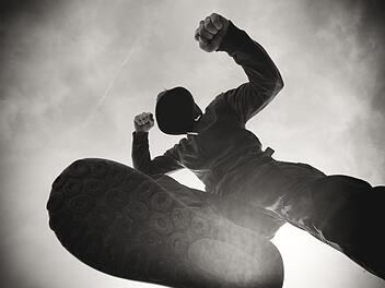 Ein Streit eskalierte am Freitag in einer Würzburger Diskothek. Ein 20-Jähriger wurde verletzt, der Angreifer trat ihm offenbar gegen den Kopf. Symbolfoto: Bits and Splits/Adobe Stock