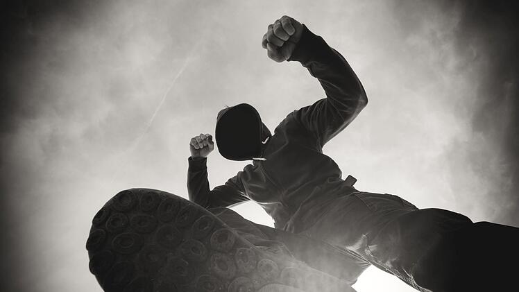 Ein Streit eskalierte am Freitag in einer Würzburger Diskothek. Ein 20-Jähriger wurde verletzt, der Angreifer trat ihm offenbar gegen den Kopf. Symbolfoto: Bits and Splits/Adobe Stock