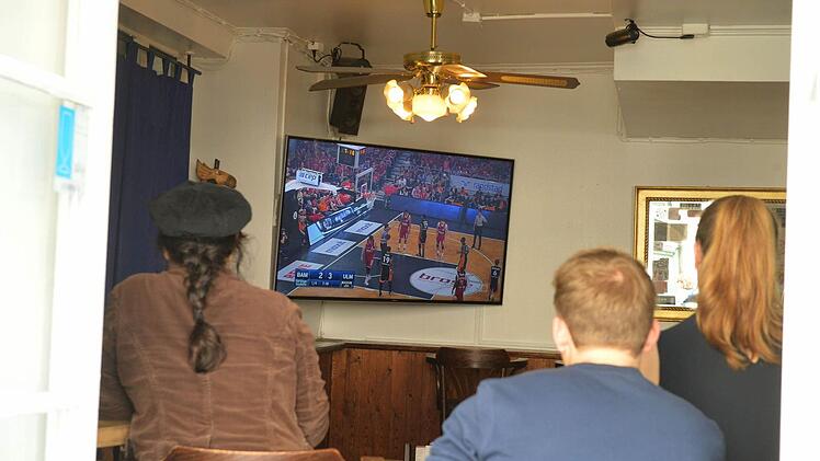 Kneipen Viewing im "Live Club". Foto: Ronald Rinklef