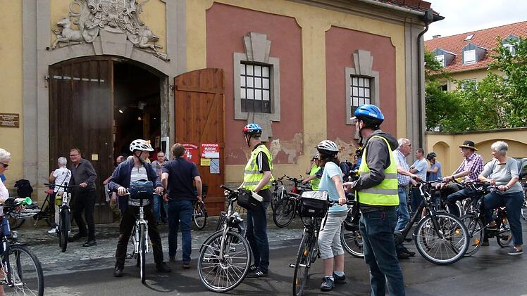 Das Feuerwehrmuseum war ein Ziel der Radler, die mit OB Andreas Starke am Museumstag unterwegs waren. Foto: Marion Krüger-Hundrup