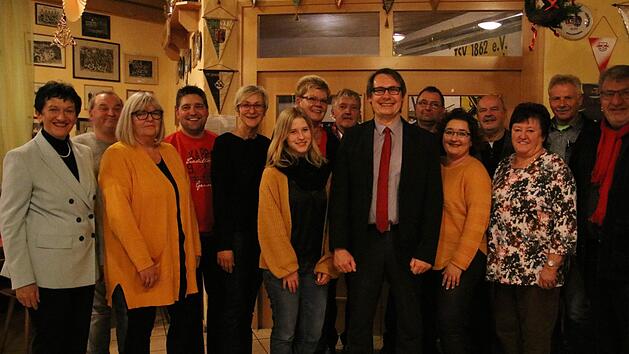 Der SPD-Ortsverein Stadtsteinach w&auml;hlte am Montagabend seine Kandidaten f&uuml;r die Stadtratswahl am 15. M&auml;rz. Zum Kandidaten f&uuml;r das B&uuml;rgermeisteramt hatte der Ortsvereins Roland Wolfrum (vorn Mitte) bereits am 15. November nominiert.Klaus Klaschka