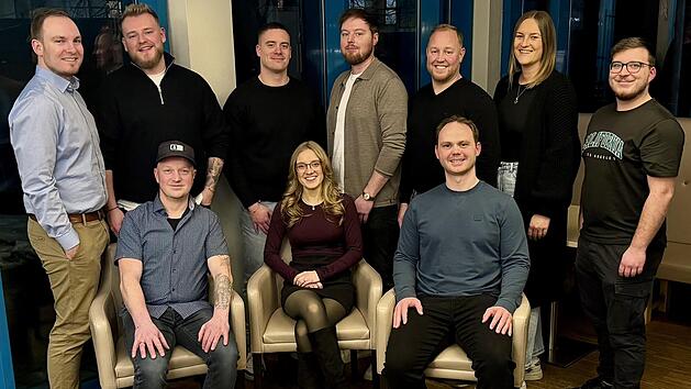 Die Kandidaten der Jungen Liste (stehend v.&nbsp;l.): Philipp Glaser, Niclas Golloch, Marcelo Kreissl, Patrick Ungar, Christopher Preller, Sina Fabian, Maximilian &Uuml;bel, (sitzend v.&nbsp;l.) Thomas Hubert, Amy Schwalb, Andr&eacute; Wilfer.