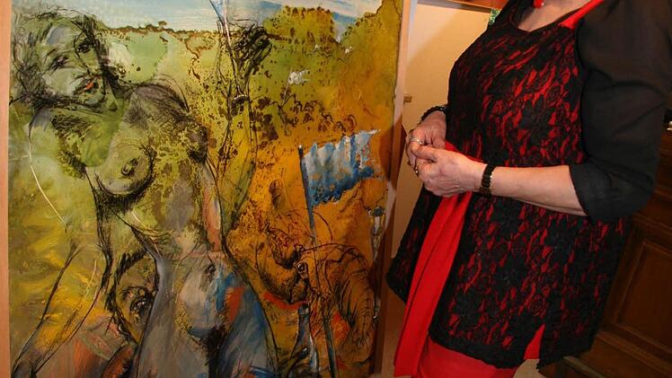 Heidi Reitberger liebt die Kunst von Horst Böhm. Fotos: Sonja Adam
