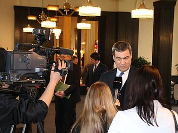 Groß war gestern auch das Medieninteresse am Besuch von Minister Söder. Foto: Ralf Ruppert