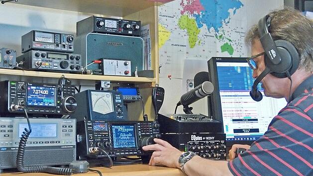 Der Zeiler Hermann K&uuml;hnl an seiner Station Foto: Attila Kocis