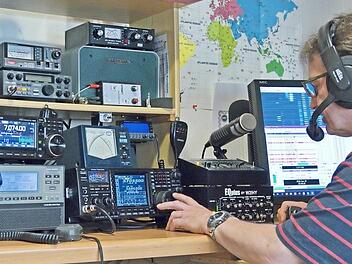 Der Zeiler Hermann Kühnl an seiner Station Foto: Attila Kocis