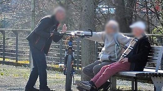 Mit dem schönen Frühlingswetter schmilzt bei vielen Kronachern offenbar auch die Angst vor dem Corona-Virus dahin, wie ein Streifzug durch die Stadt dokumentiert. Foto: Sandra Hackenberg