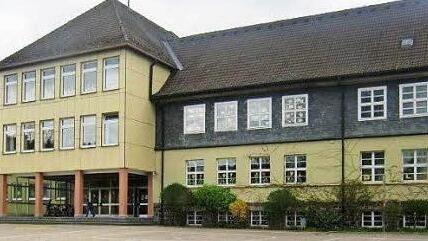 Im ersten Obergeschoss der Schule will der Pflegedienst "Pflege ohne Grenzen" Diensträume einrichten.  Foto: Schadeck