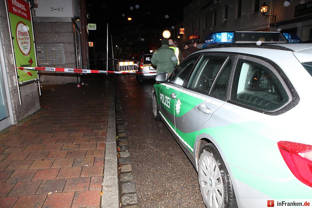 Versuchtes Tötungsdelikt in Ansbach – Opfer verletzt im Krankenhaus - Täter auf der Flucht