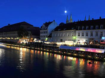 Endet der Sommer an diesem Wochenende? F&uuml;r die anstehende Sandkerwa in Bamberg w&auml;ren diese Aussichten nicht optimal.  Symbolfoto: David-Wolfgang Ebener/dpa