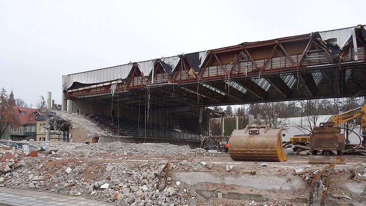 Impressionen vom Abriss der Coburger Angerhalle: 13. FeburarFoto: Jochen Berger