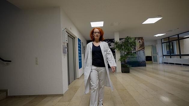 Dr. Petra Maurer-Karattup von der SRH-Klinik in Neresheim gilt als internationale Expertin f&uuml;r Komapatienten und deren Angeh&ouml;rige. Sie sagt zur Situation der Angeh&ouml;rigen: "Ein langes Koma nennen wir auch Verlust ohne Tod."