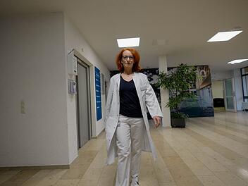 Dr. Petra Maurer-Karattup von der SRH-Klinik in Neresheim gilt als internationale Expertin f&uuml;r Komapatienten und deren Angeh&ouml;rige. Sie sagt zur Situation der Angeh&ouml;rigen: "Ein langes Koma nennen wir auch Verlust ohne Tod."